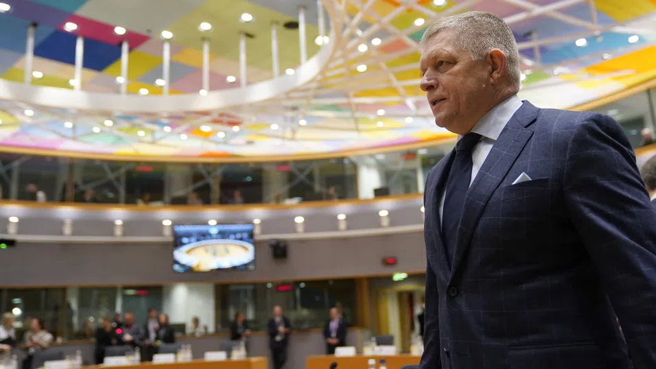 ПЕС изключи Фицо от редиците си