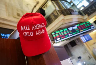 Изявлението на американския президент насърчи инвеститорите да се завърнат на пазара след петъчния срив - особено към технологичните акции, които понесоха най-тежките загуби