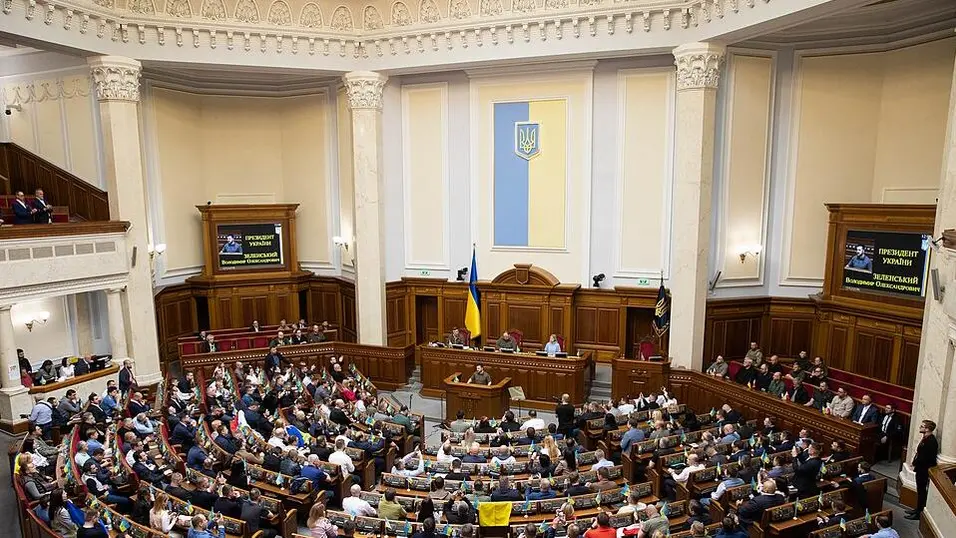 Украинският парламент се връща на работа с нерешени кризи около министерствата на отбраната и външните работи