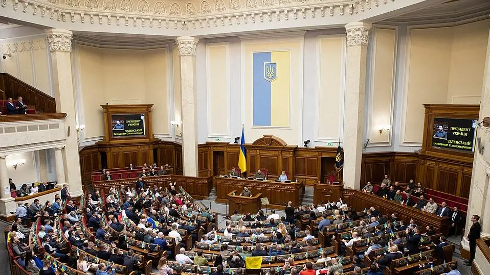 Украинският парламент се връща на работа с нерешени кризи около министерствата на отбраната и външните работи