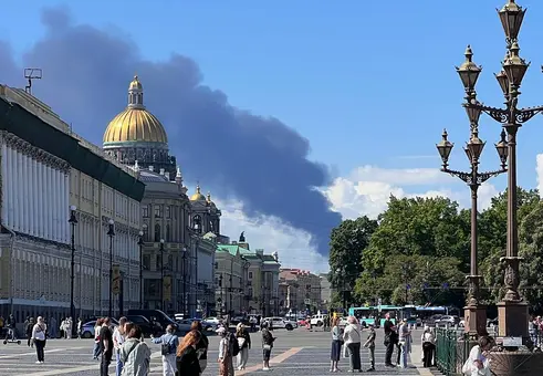 Украйна нанесе най-мащабния си удар по Санкт Петербург, докато Русия засилва защитата на „сенчестия флот“