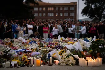 Заподозрените за атаката на Бонди Бийч прекарват месец във Филипините почти без да излизат от хотела си и без никакви посетители