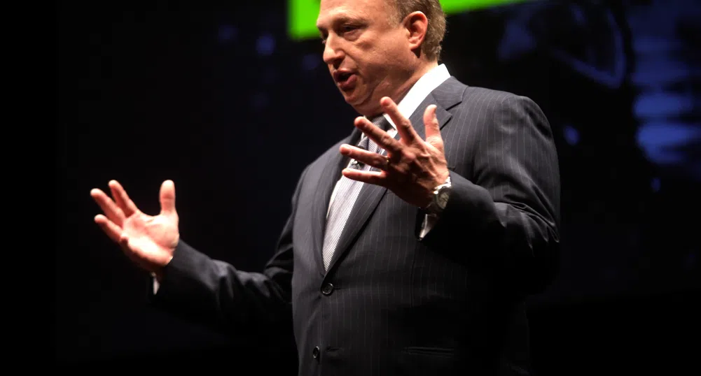 Той похарчи милиони за най-редките маратонки и коли. Сега се сбогува с тях