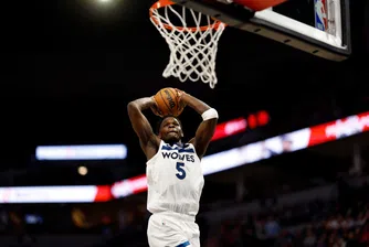 Да подадеш на себе си или как забивката с табло променя НБА