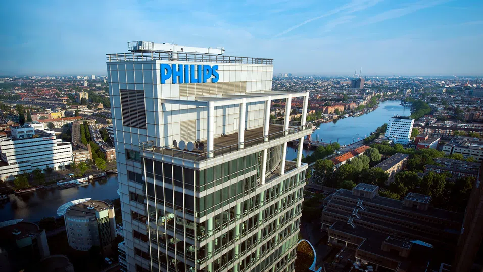 Philips публикува солидни загуби, повеждайки европейските акции надолу