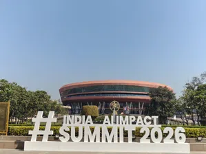 Сблъсък на философии за бъдещето на изкуствения интелект на форума AI Impact в Делхи