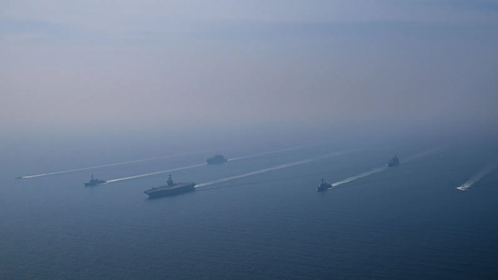 САЩ струпват военна мощ в Близкия изток, Тръмп обмисля удар срещу Иран