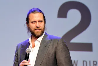 Той е пренасочил огромната сума за реализиране на нова продукция за стрийминг гиганта към инвестиции и придобиване на луксозни вещи като „флотилия“ от Rolls-Royces и Ferrari