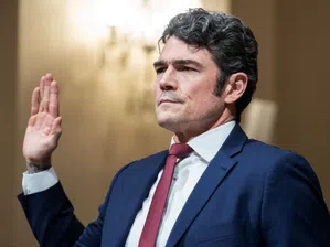 ФБР разследва ръководителя на контратероризма в САЩ, подал оставка заради войната с Иран