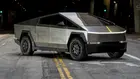 Арестуваха собственик на Tesla Cybertruck, след като умишлено вкара колата си в езеро