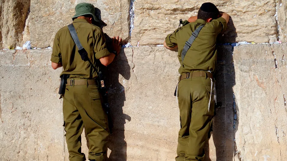 Израел и Иран: Тотална война или премерено отмъщение?