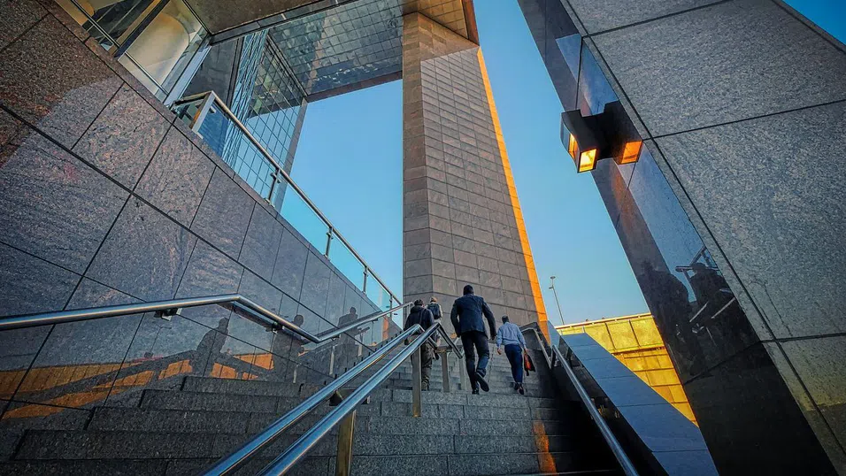 Директорите в Samsung ще работят 6 дни, за да внесат „усещане за криза“