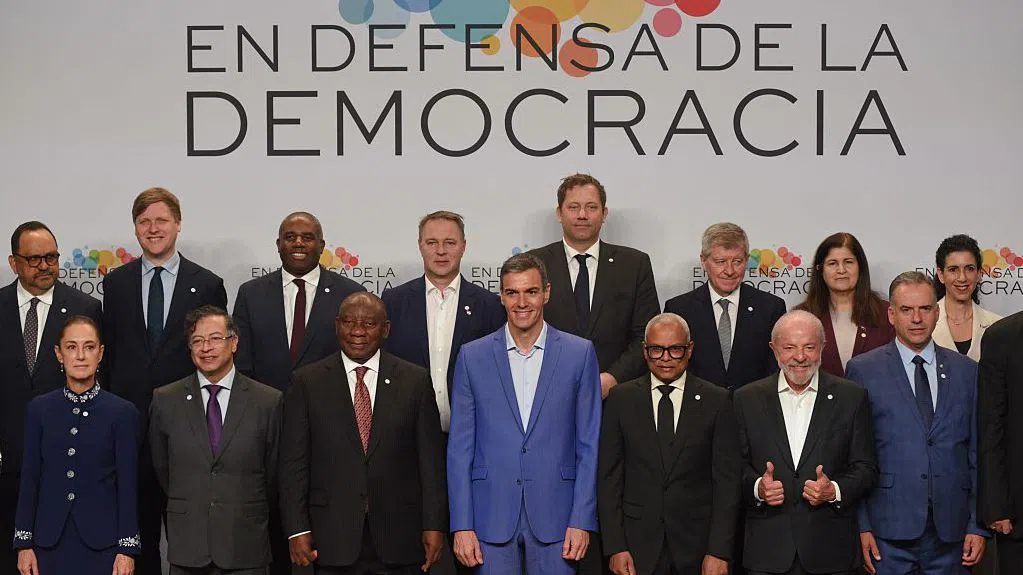 Санчес обяви „края на крайната десница“ на форум на световната левица