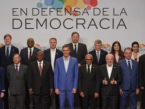 Санчес обяви „края на крайната десница“ на форум на световната левица