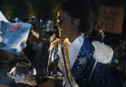 Как Холивуд пренаписа историята на Майкъл Джексън?