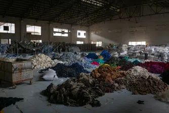 Иновативният стартъп Smartex твърди, че неговата технология за откриване на дефекти означава, че на килограм готова тъкан могат да се произведат 0,37% повече дрехи