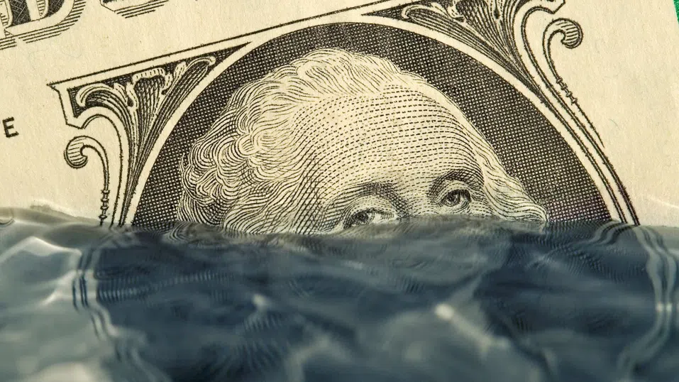 Разходите по заеми в САЩ надхвърлиха 5% след понижаването на рейтинга от Moody's