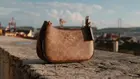 Любовта на Gen Z към 85-годишен модел чанта носи огромни приходи на Coach