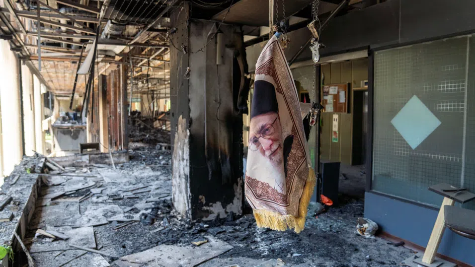 „Ще погълне ли и Хаменей отровата като Хомейни“? Или как Тръмп може да предложи на Иран изход от кризата