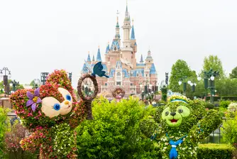 В Shanghai Disneyland няма и следа от финансовите трудности на китайците