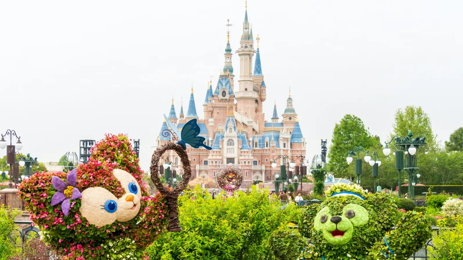 В Shanghai Disneyland няма и следа от финансовите трудности на китайците