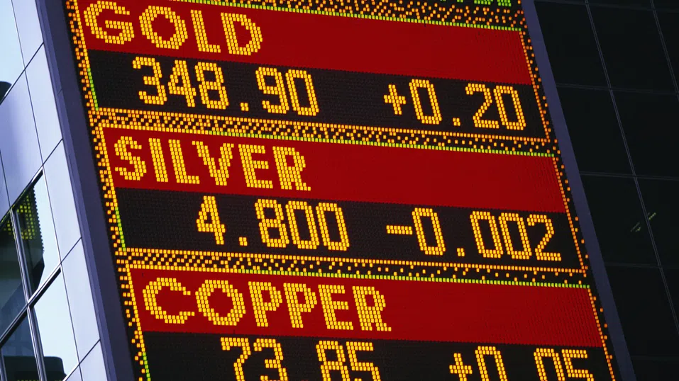 Слабата серия на медта кара златото да заблести