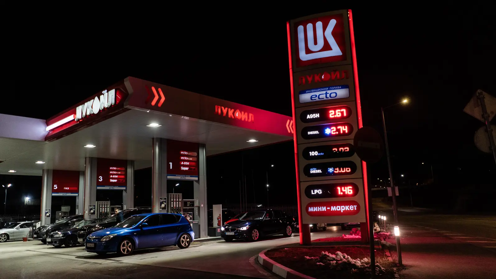 Русия започна да внася горива заради недостига, предизвикан от украински удари