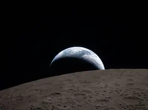 Нови кадри показват кратера от сблъсъка на ракета на SpaceX с Луната