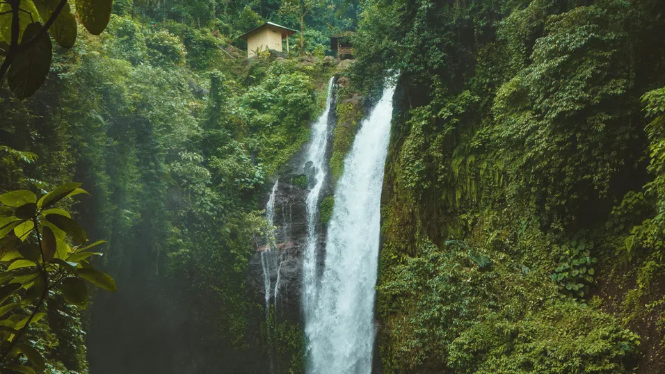 Бали спира строежа на нови хотели и ресторанти след смъртоносни наводнения