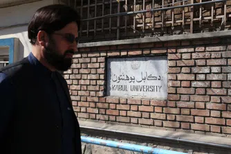 Талибаните забраняват книги, написани от жени, в афганистанските университети