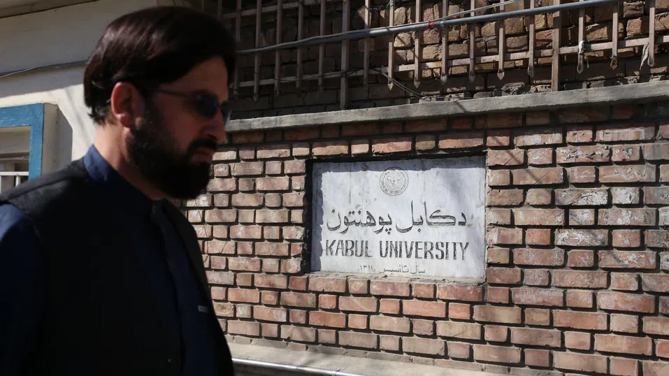 Талибаните забраняват книги, написани от жени, в афганистанските университети