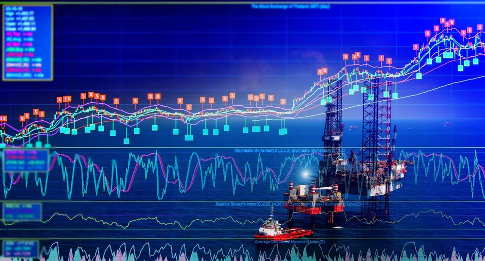 Парадоксът на петрола: Защо цените не падат, въпреки че всички очакват огромен излишък?