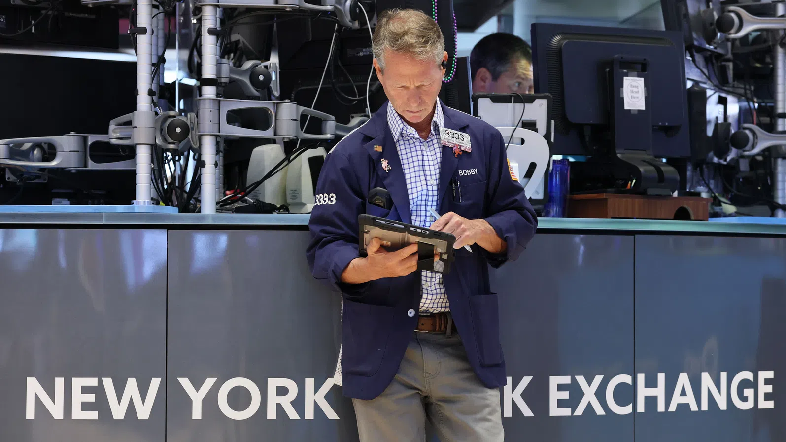 Борсовите индекси в САЩ затвориха на червено; златото и среброто с нови рекорди