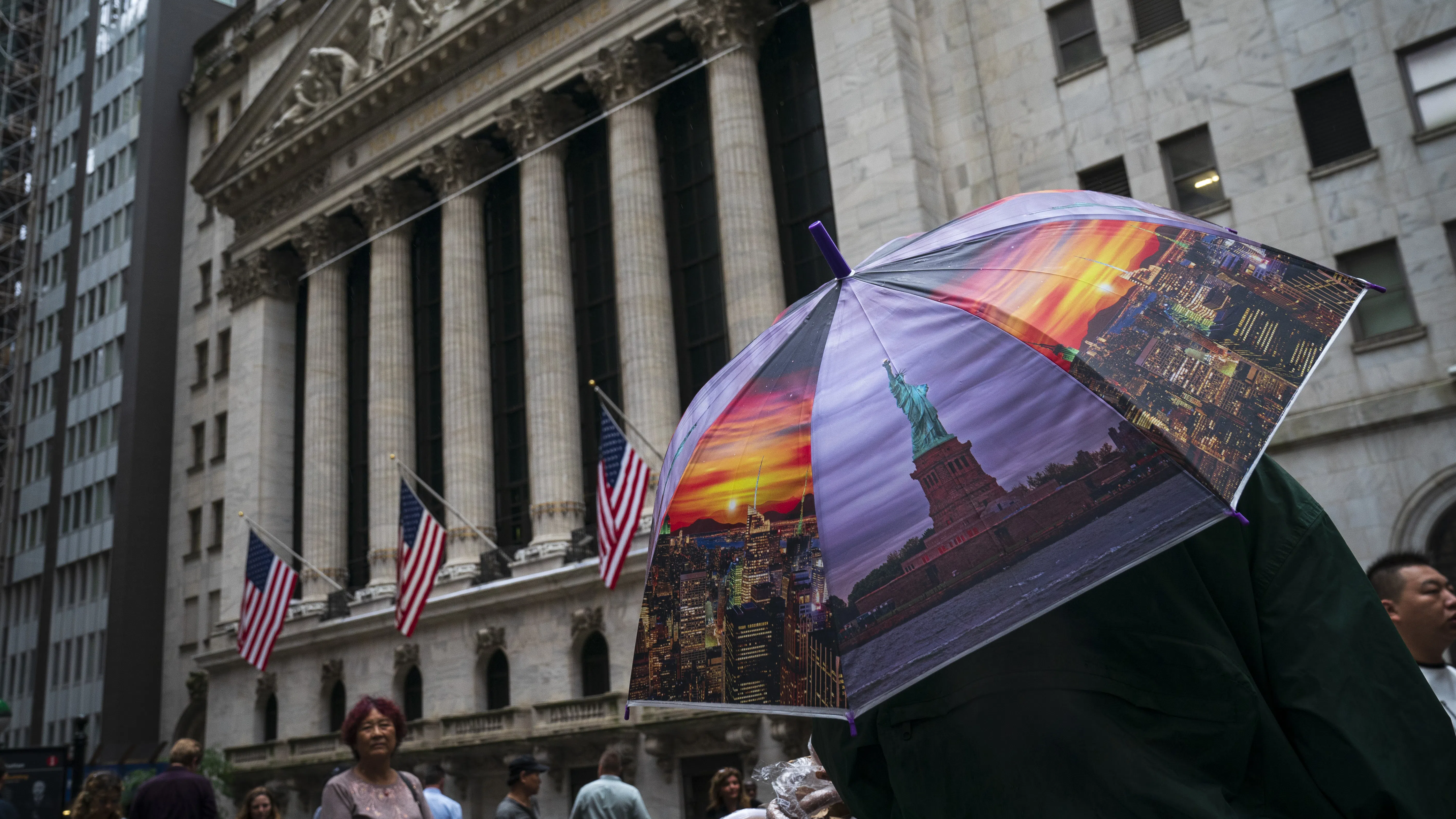 S&P 500 и Dow удължиха серията си от загуби до четвърти пореден ден. Насочват ли се акциите към пълна корекция от 10%?