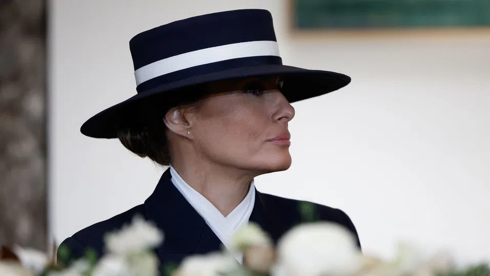 Мелания Тръмп излиза под прожекторите с посещение при семейства на военнослужещи