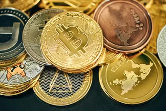 Страната намалява рисковете от криптовалутата, докато биткойн бележи исторически рекорд от $108,000.