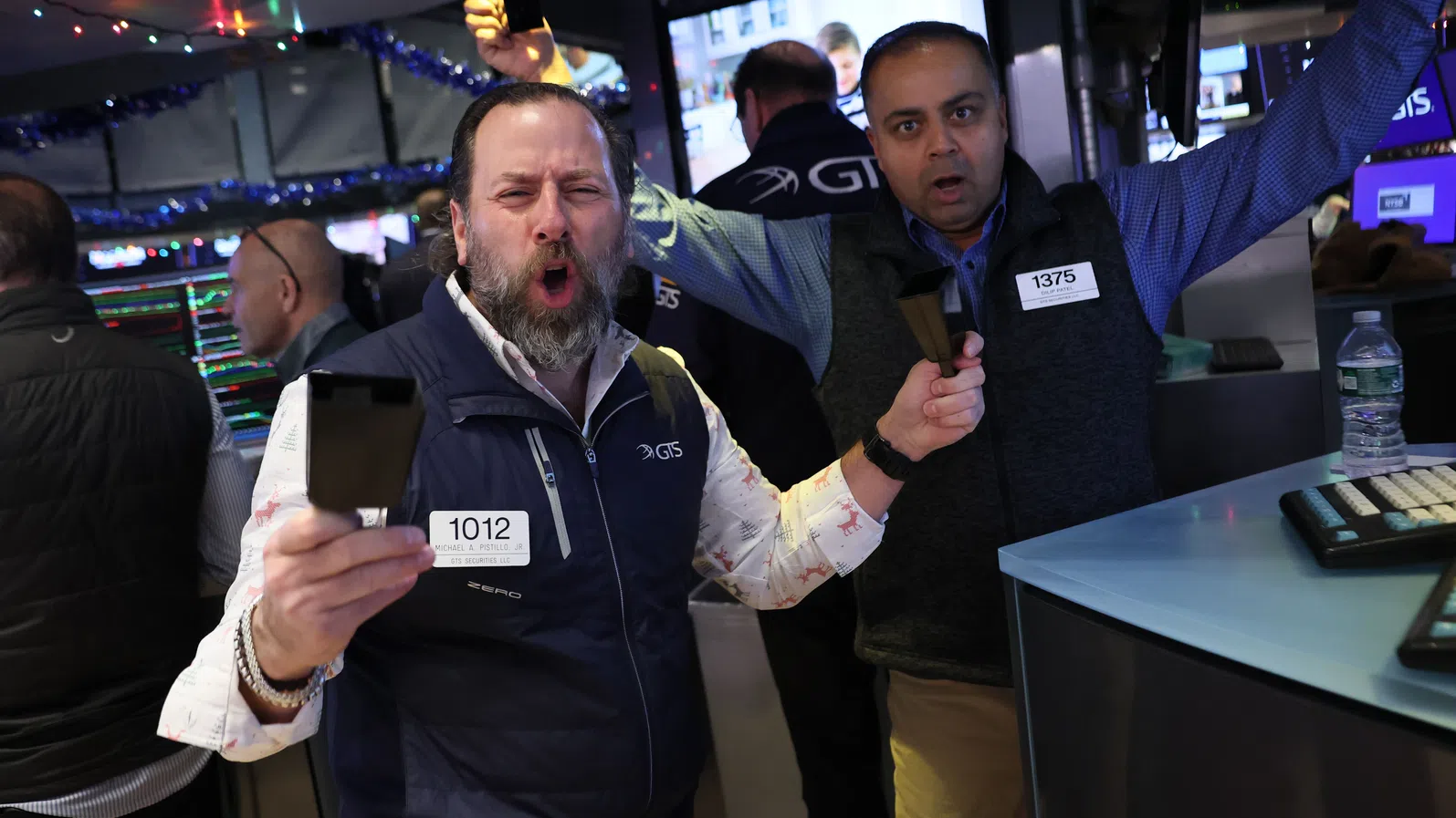 Рядка комбинация на Уолстрийт: Индексът на страха и S&P 500 се покачват едновременно