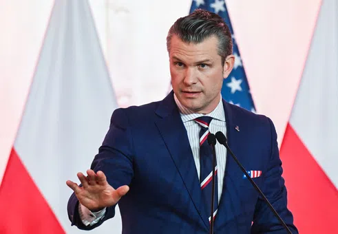 Хегсет за Ормузкия проток: „Справяме се с това и няма нужда да се тревожим“