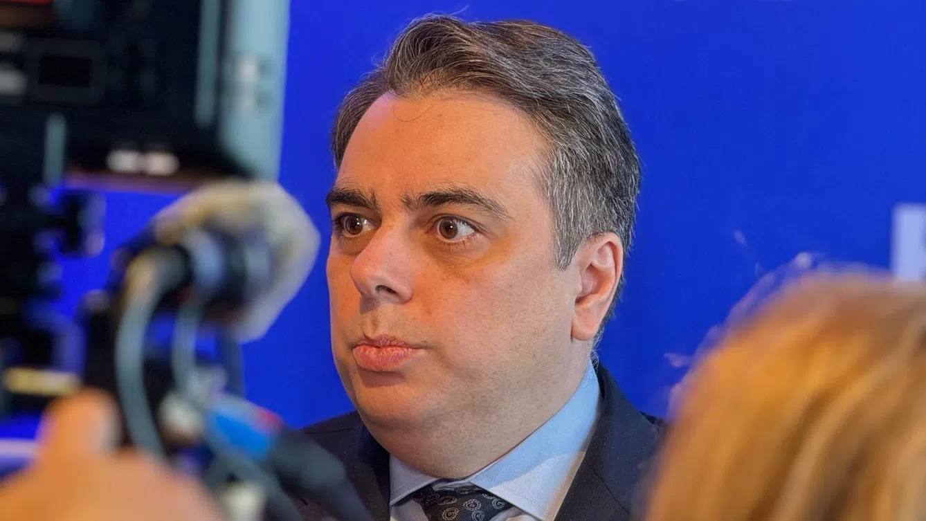 Василев поиска „да се започне на чисто" с преговори за втория мандат. Сачева заяви, че няма да го гласуват за финансов министър