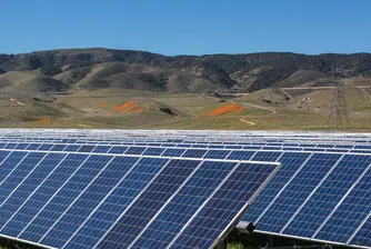 Водещ доставчик на въглища строи най-голямата в света централа за чиста енергия