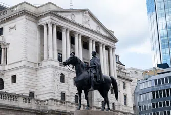 Bank of England задържа лихвените проценти и предупреди, че несигурността в световната търговия се е засилила