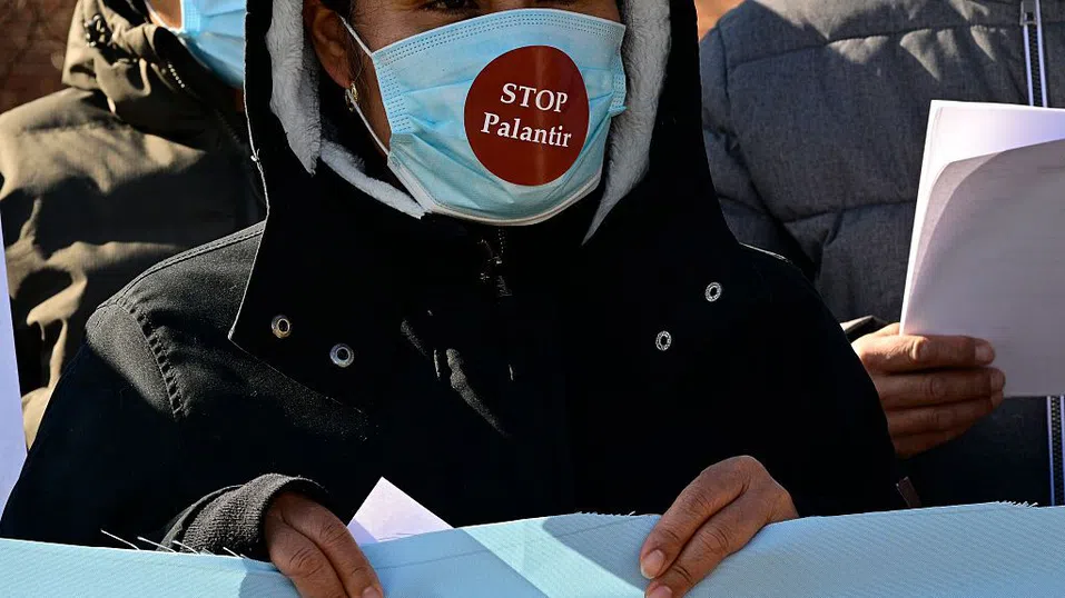 Прилича на кампания за сплашване: Защо американският технологичен гигант Palantir съди малко швейцарско списание?