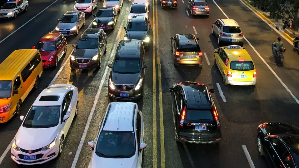 Работа от вкъщи и по-ниски скорости по пътищата: МАЕ предлага спешни мерки заради растящите цени на петрола