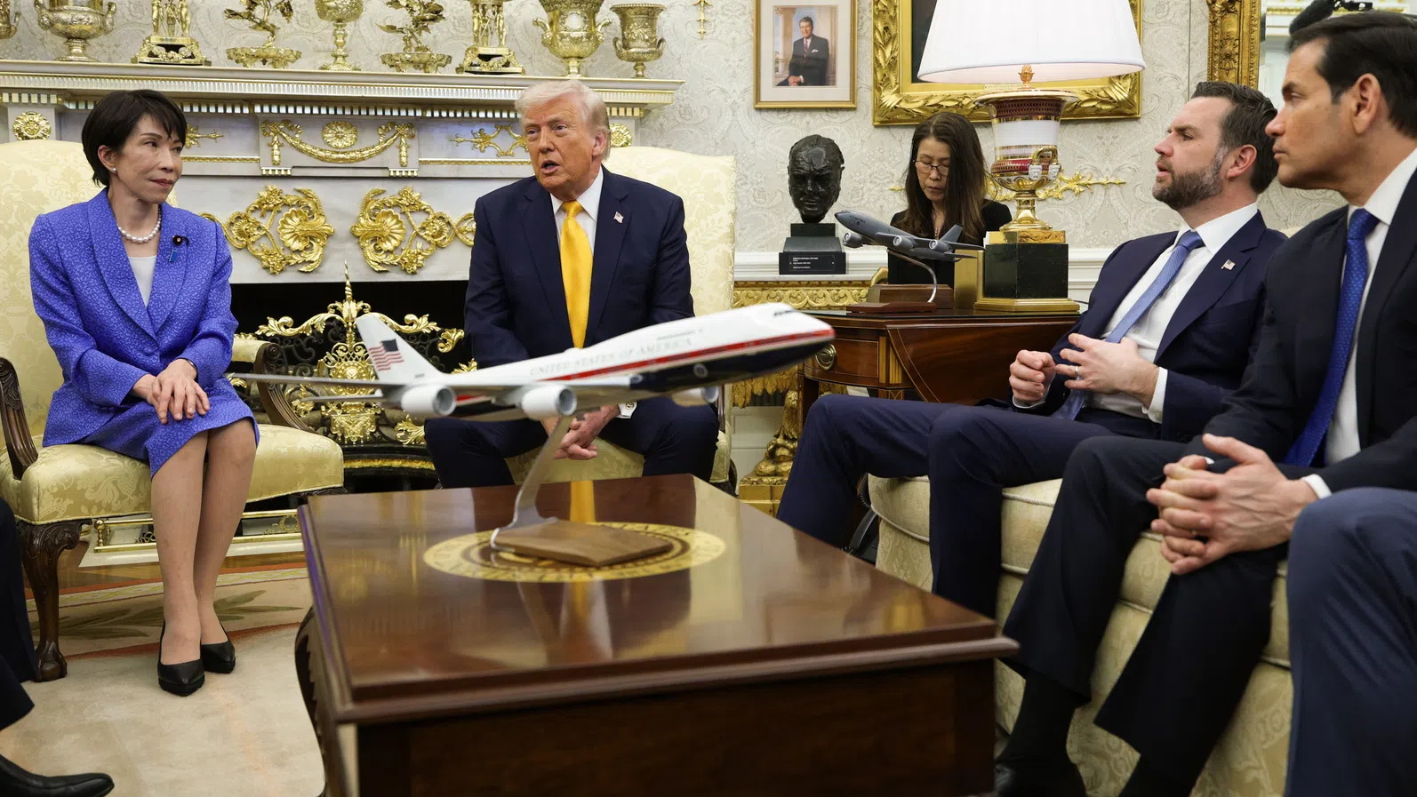 Тръмп се позова на Пърл Харбър пред японския премиер, за да защити тайната около атаката срещу Иран