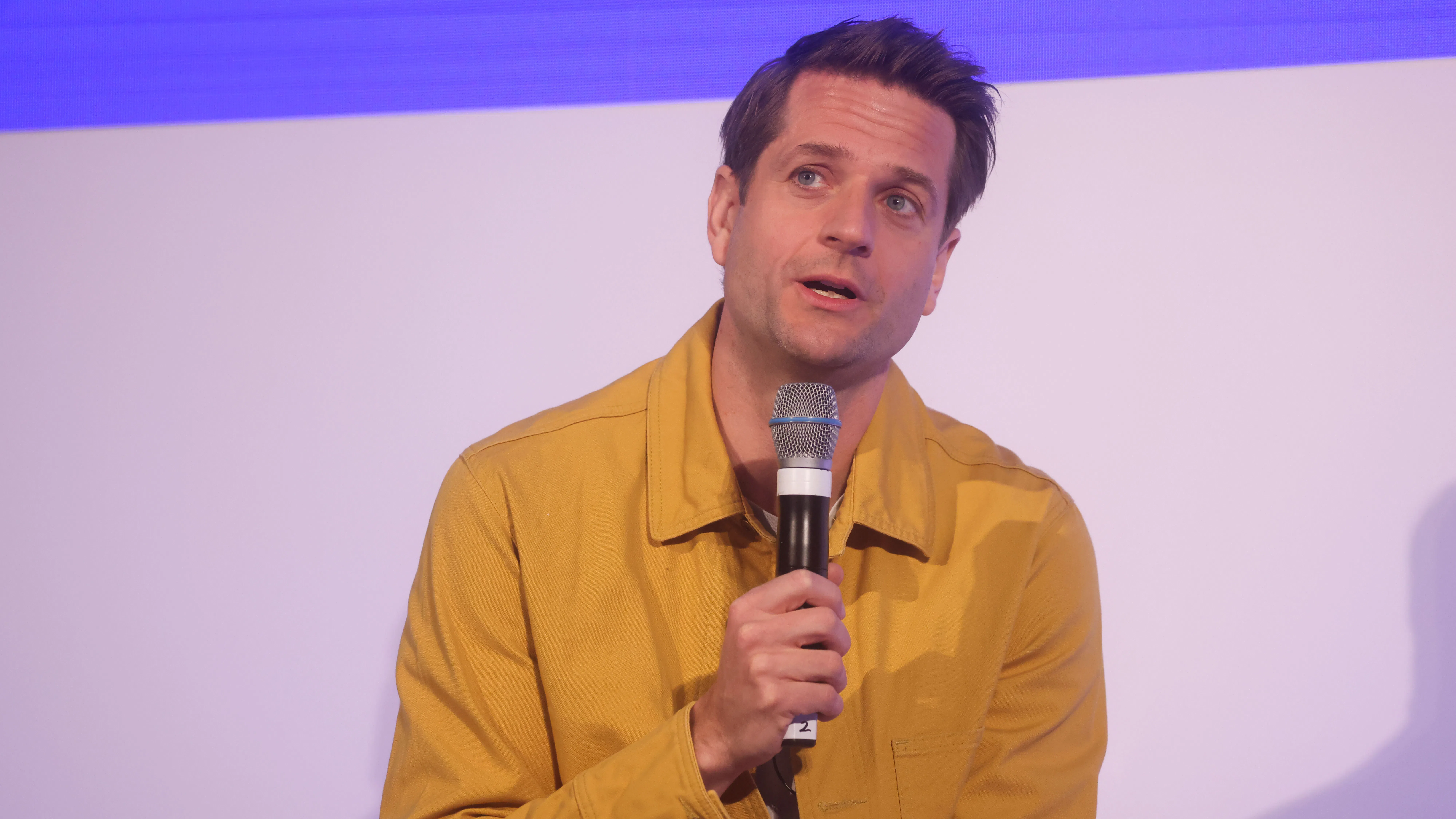 Klarna замести 700 служители с AI - сега иска да ги върне обратно