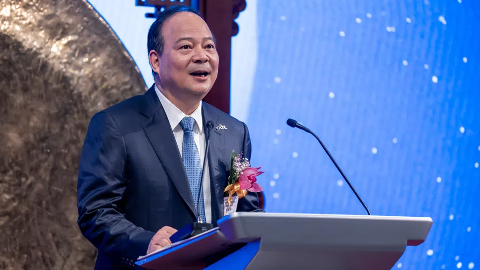 $40 милиарда в сметката, но без яхта: историята на анти-богаташа Робин Дзън