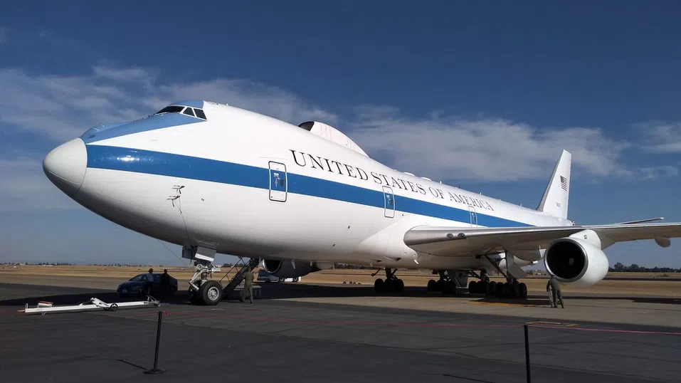 Кой лети по-високо: Тръмп, егото му или бъдещият Air Force One?