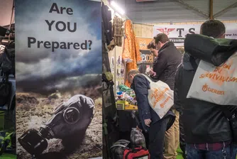 С пистолет в ръка и консерви в раницата: Милиони американци се готвят за края на света