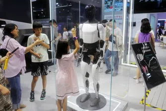 Кандидатите трябва да могат да ходят повече от седем часа на ден и да са високи между 1,70 и 1,80 м