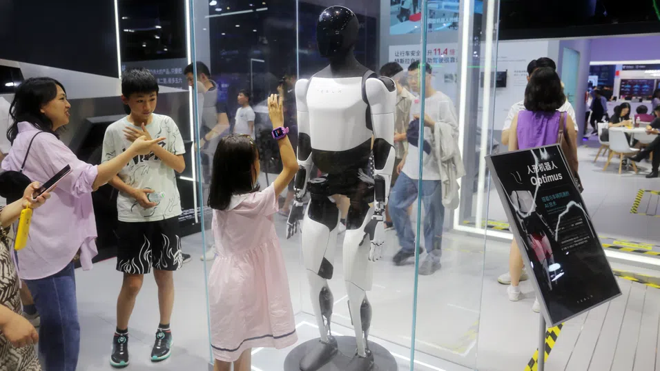 Tesla наема работници за $48 на час, за да обучават роботите Optimus